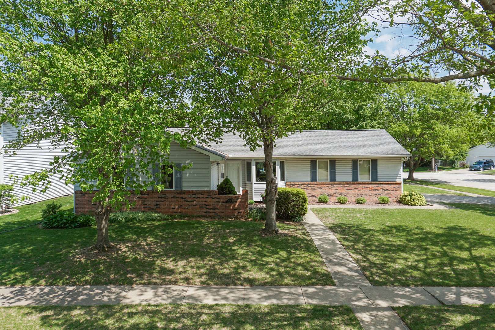 Bloomington, IL 61704,608 Cheshire DR
