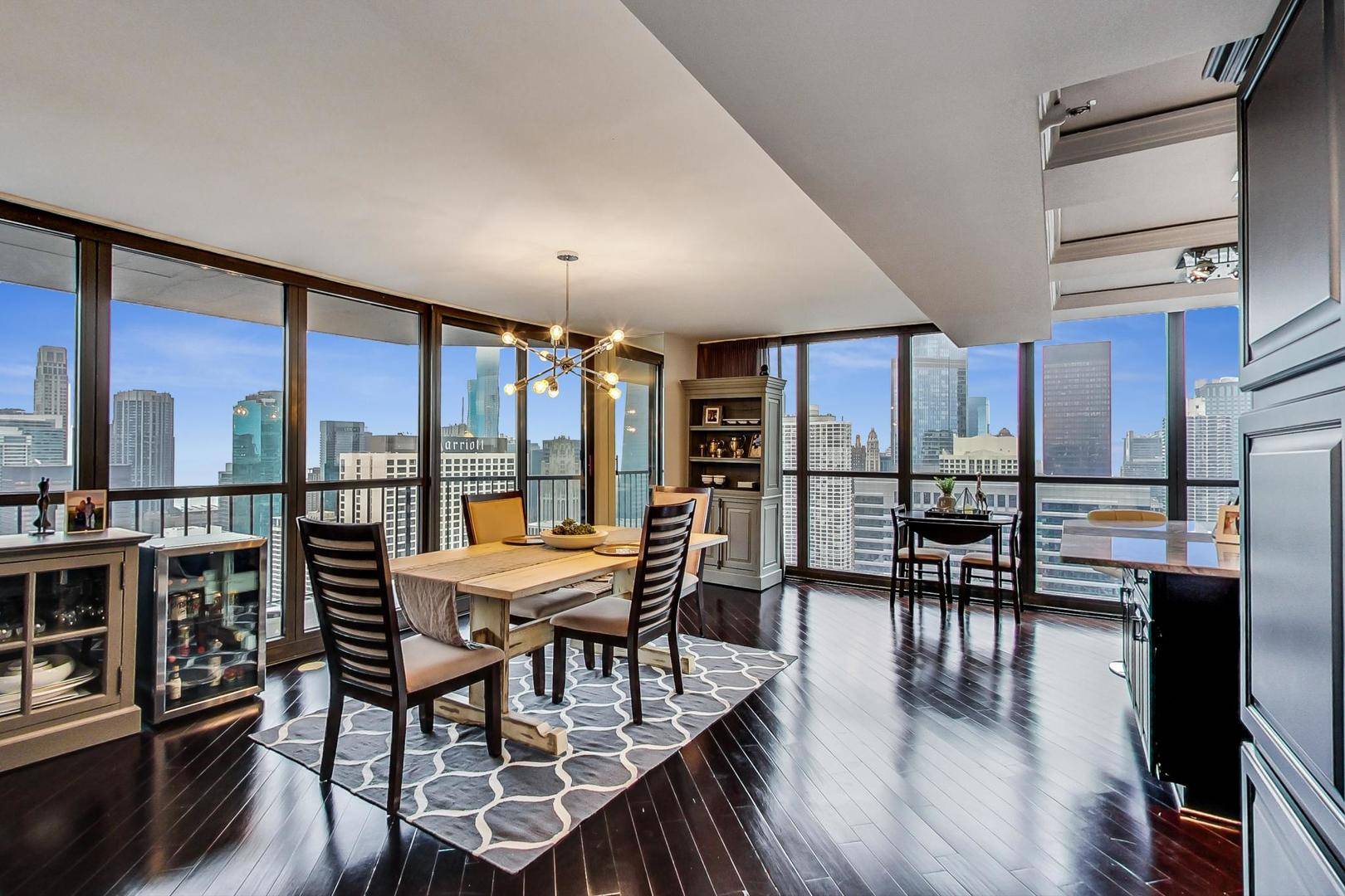 Chicago, IL 60611,10 E Ontario ST #4801-02