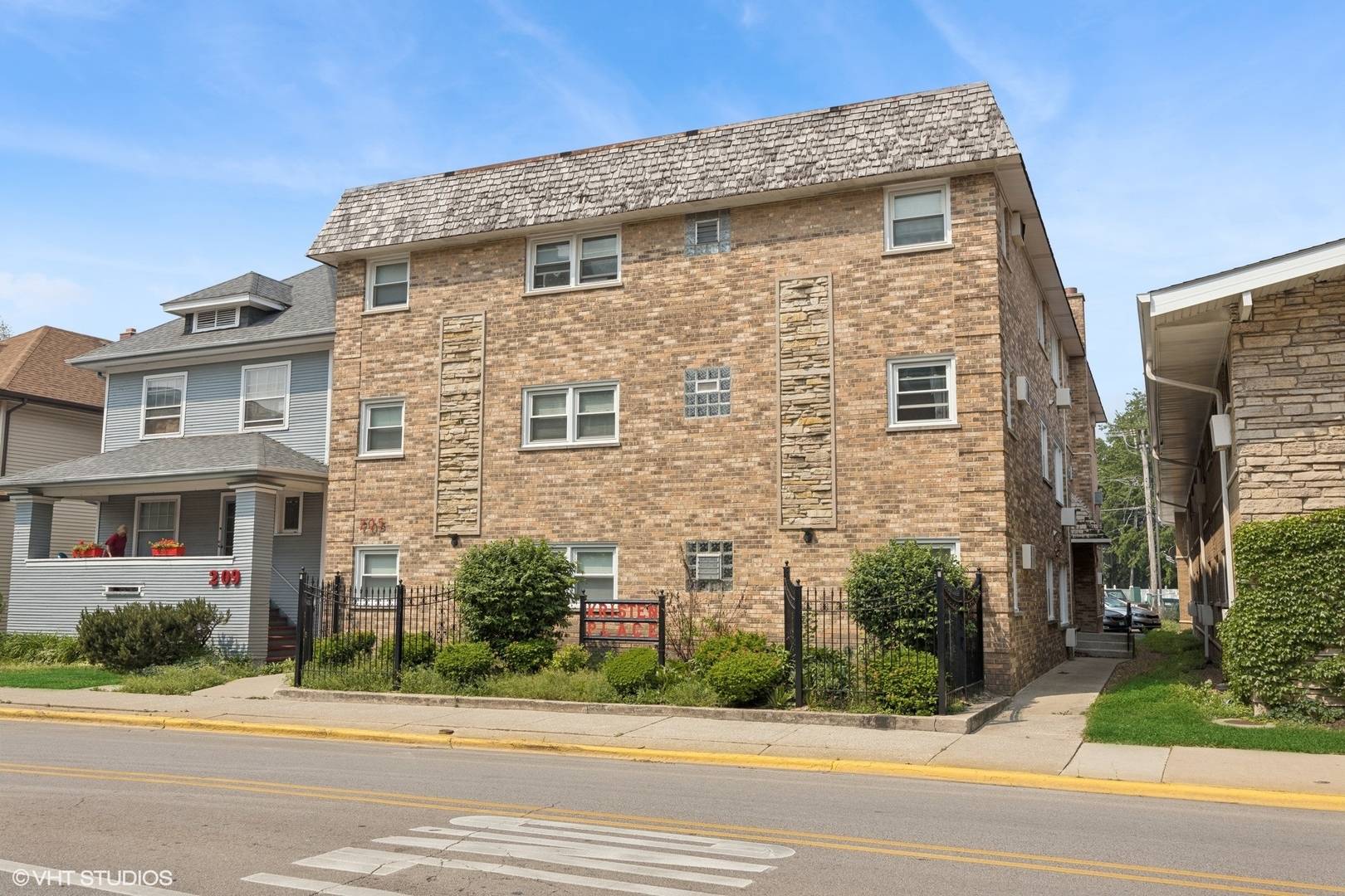 Forest Park, IL 60130,205 Circle AVE #2B