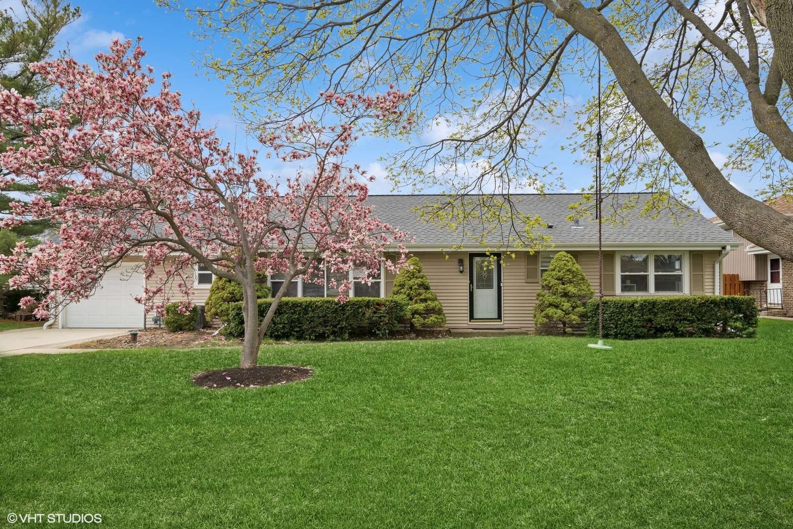 Arlington Heights, IL 60005,1090 S Pine AVE