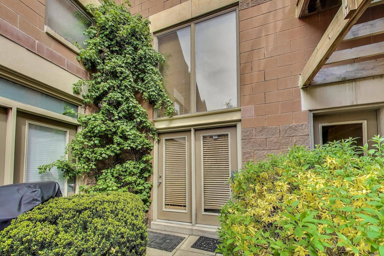 Chicago, IL 60657,1100 W Cornelia AVE #110