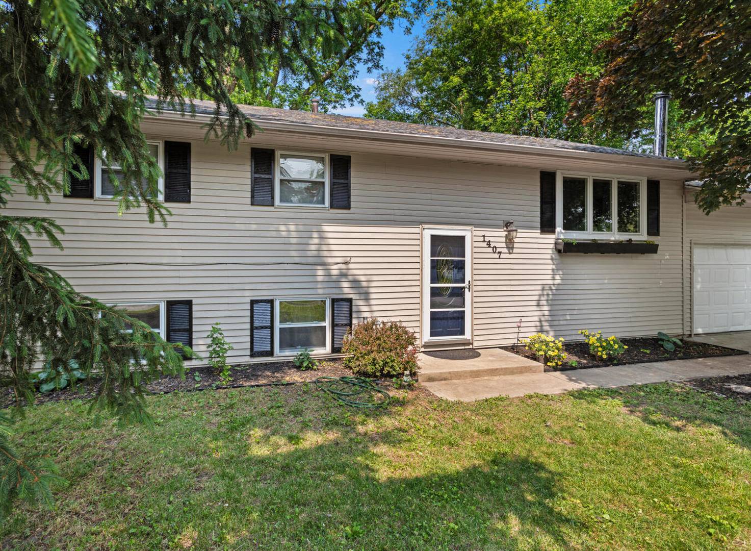 Champaign, IL 61821,1407 Centennial DR