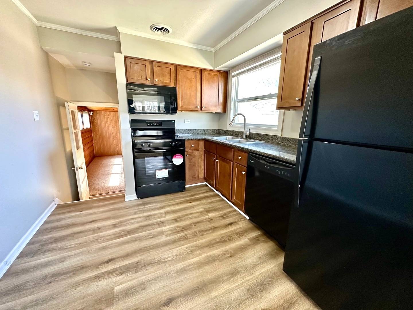 Elgin, IL 60120,1152 Hiawatha DR