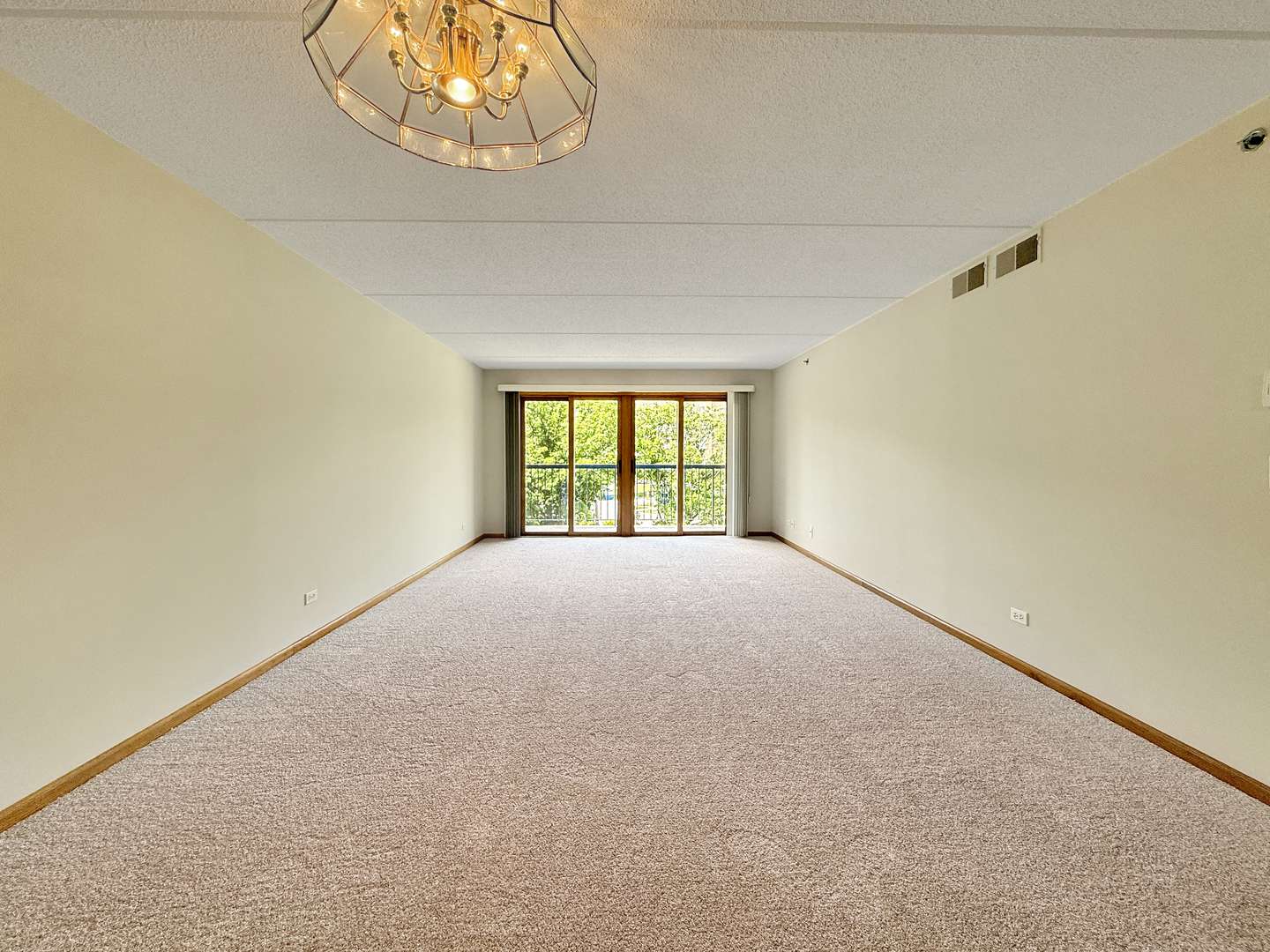 Niles, IL 60714,7120 N Milwaukee AVE #305
