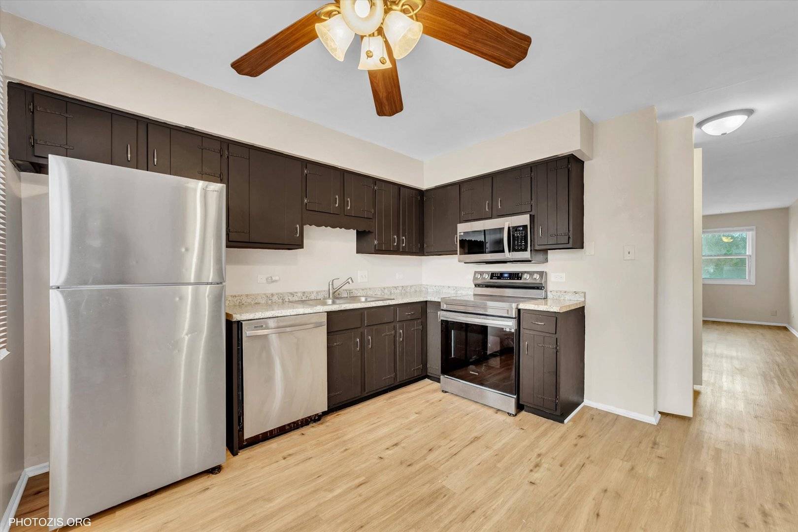 Matteson, IL 60443,4032 216th ST #2E