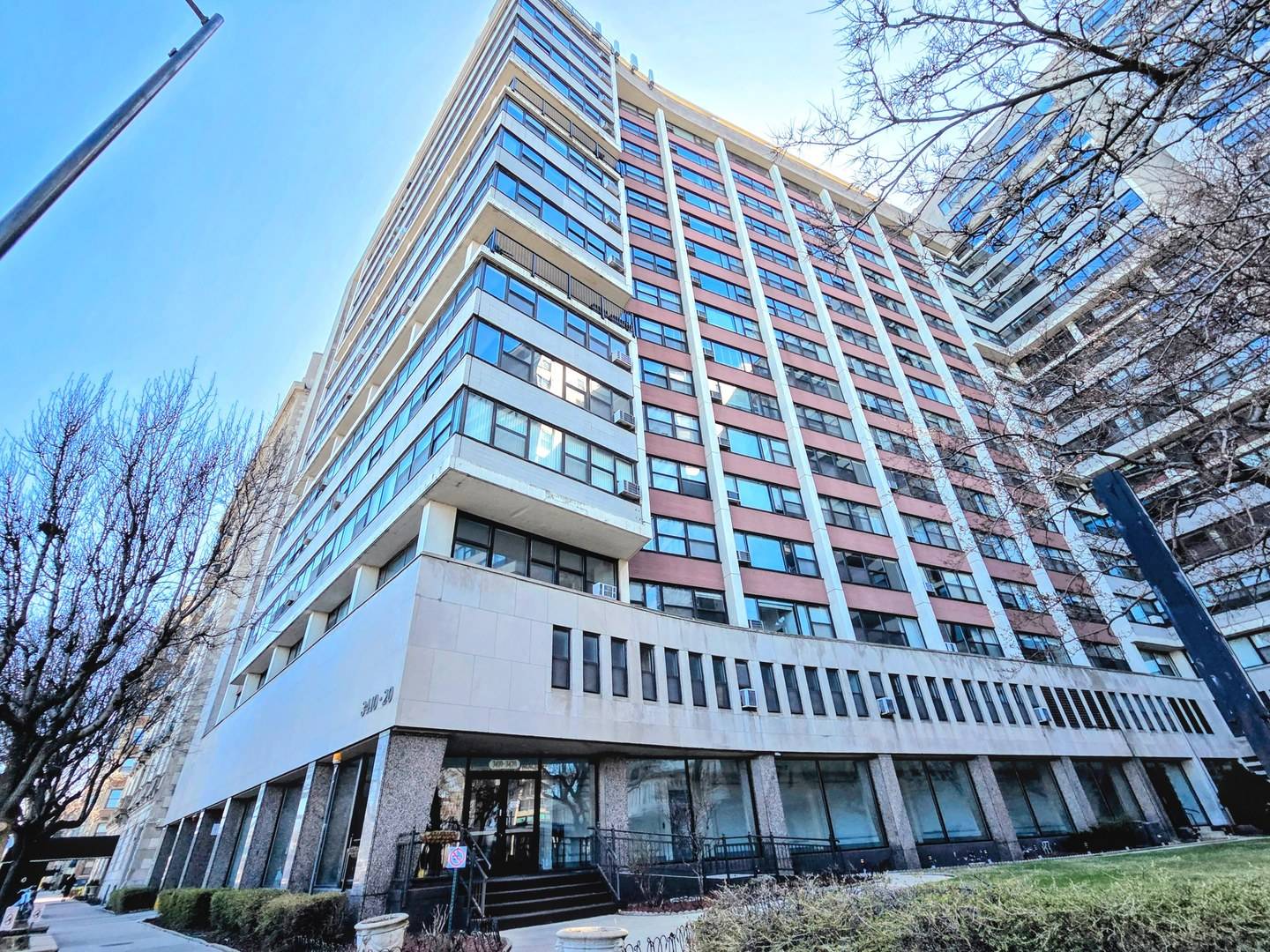 Chicago, IL 60657,3410 N Lake Shore DR #3D