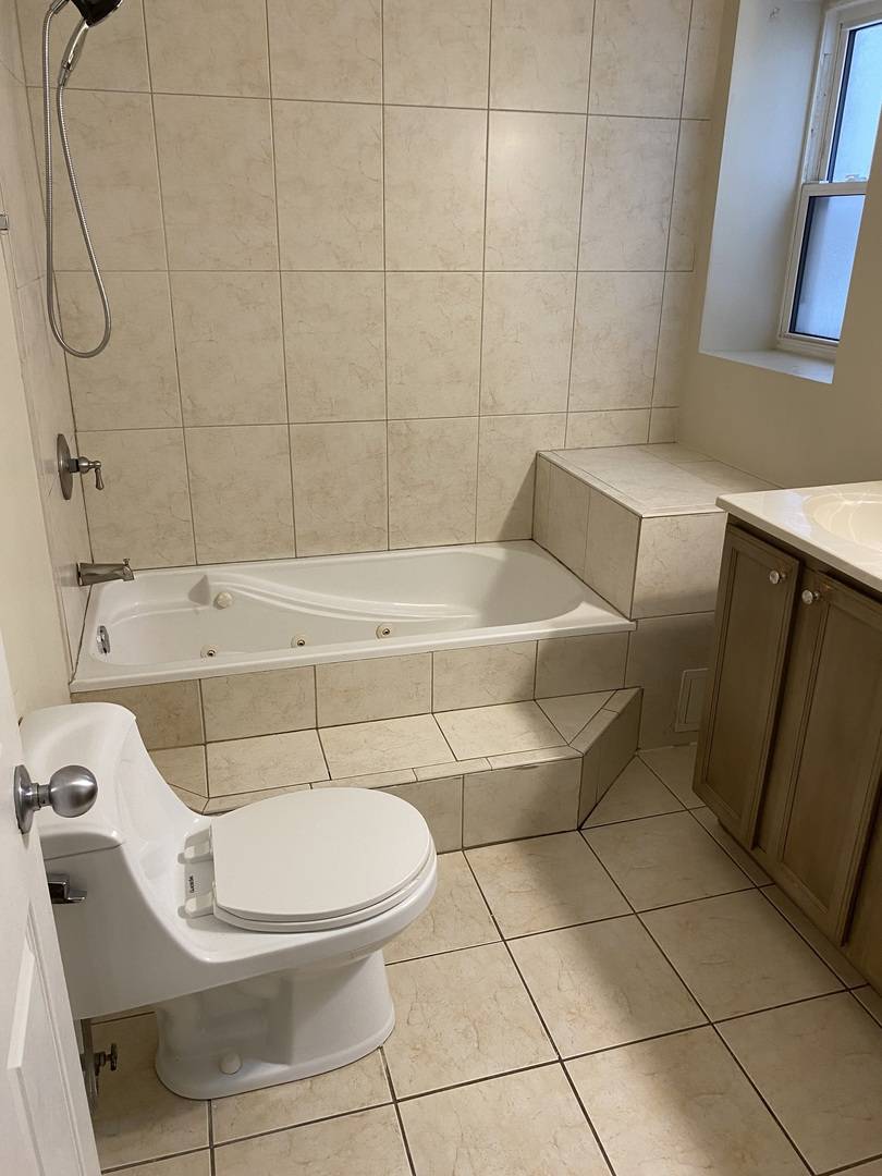 Chicago, IL 60653,4529 S Prairie AVE #1S