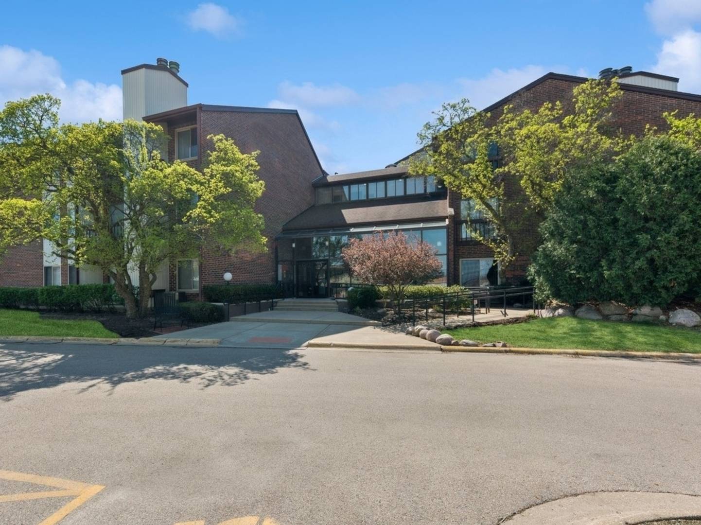 Northbrook, IL 60062,3085 Pheasant Creek DR #110