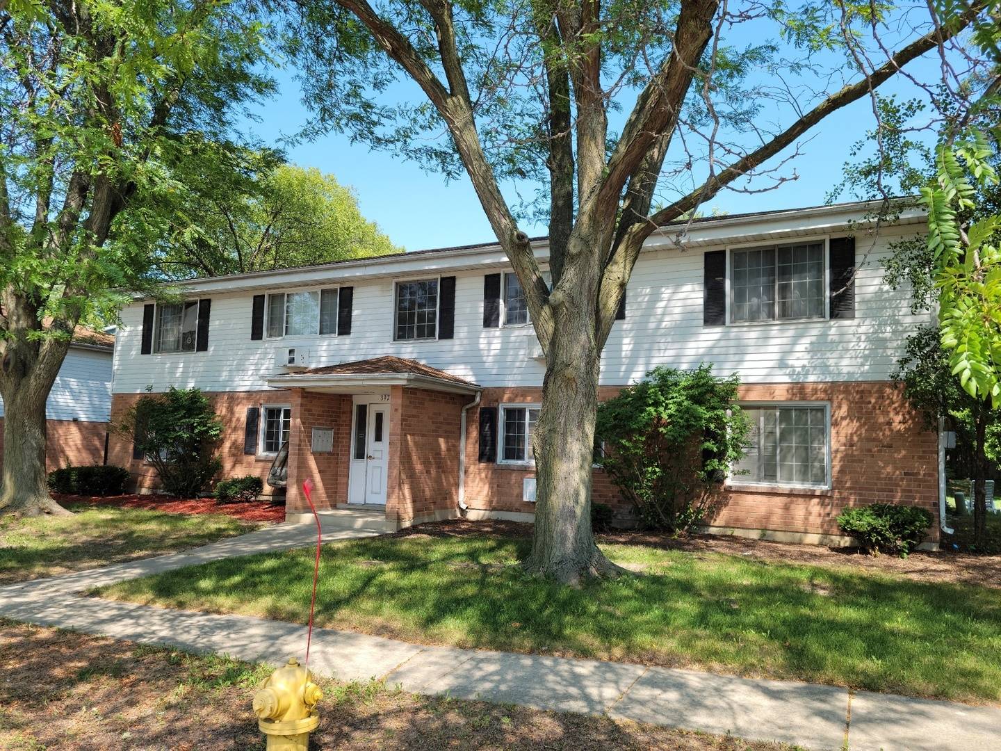 Antioch, IL 60002,397 POPLAR AVE #2W