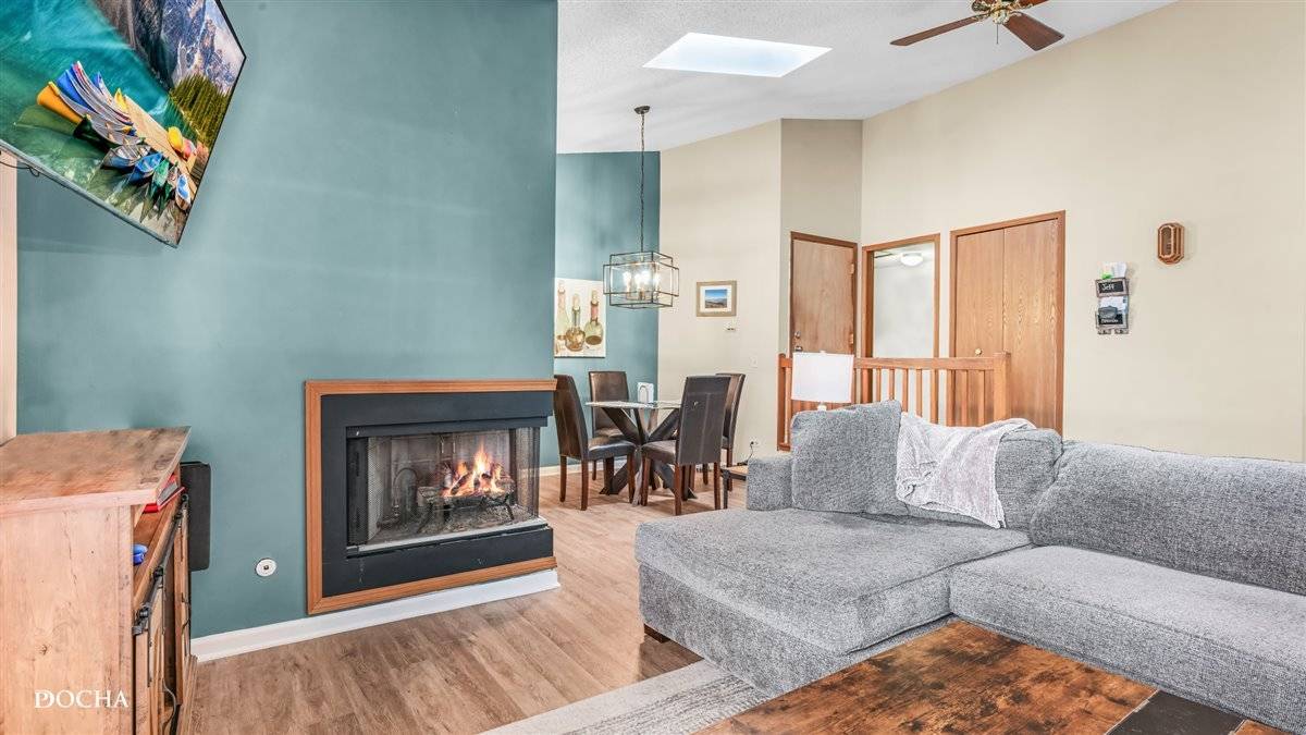 Naperville, IL 60563,457 VALLEY DR #302