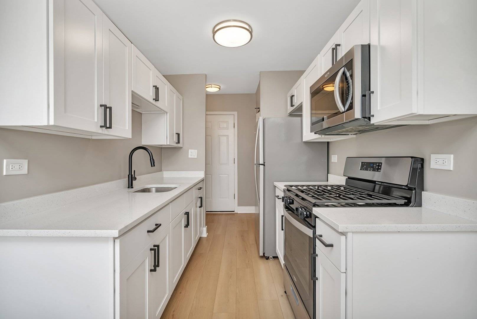 Glen Ellyn, IL 60137,18 N Parkside AVE #2H