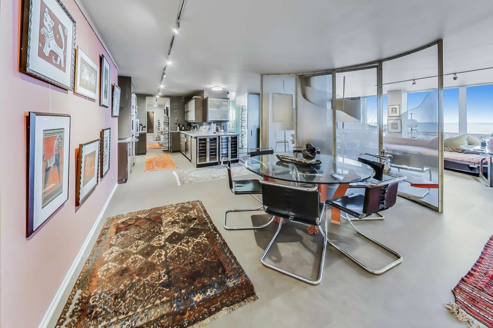 Chicago, IL 60614,2400 N Lakeview AVE #2202