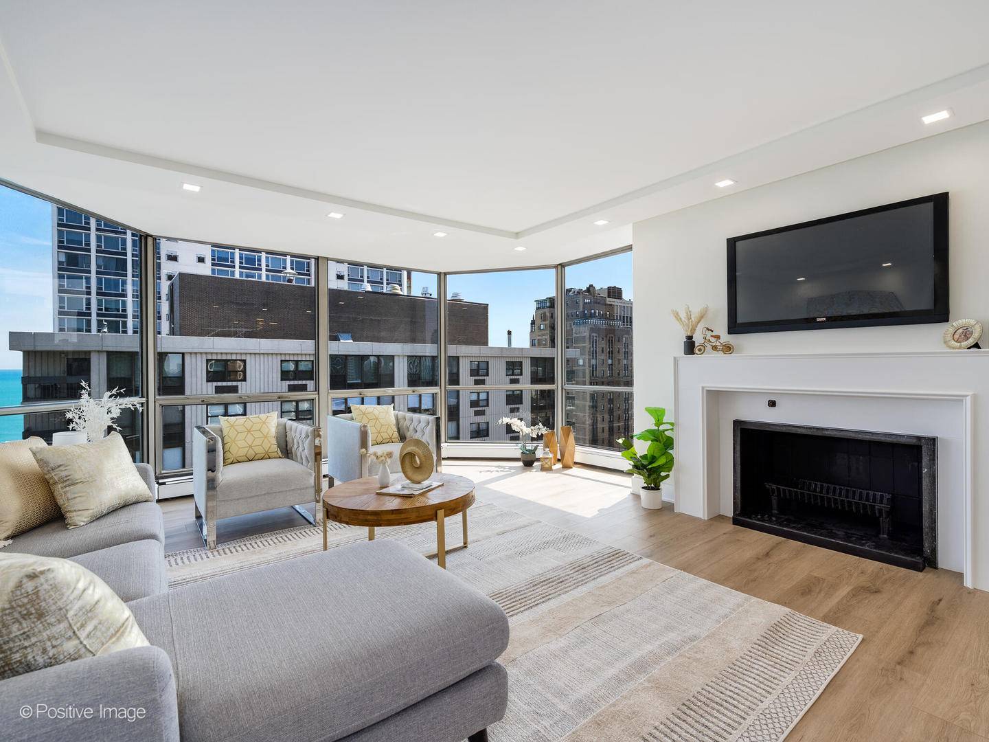 Chicago, IL 60610,1310 N Ritchie CT #27C