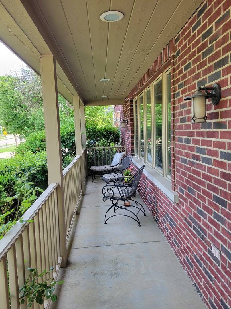 Deerfield, IL 60015,860 Kenton RD