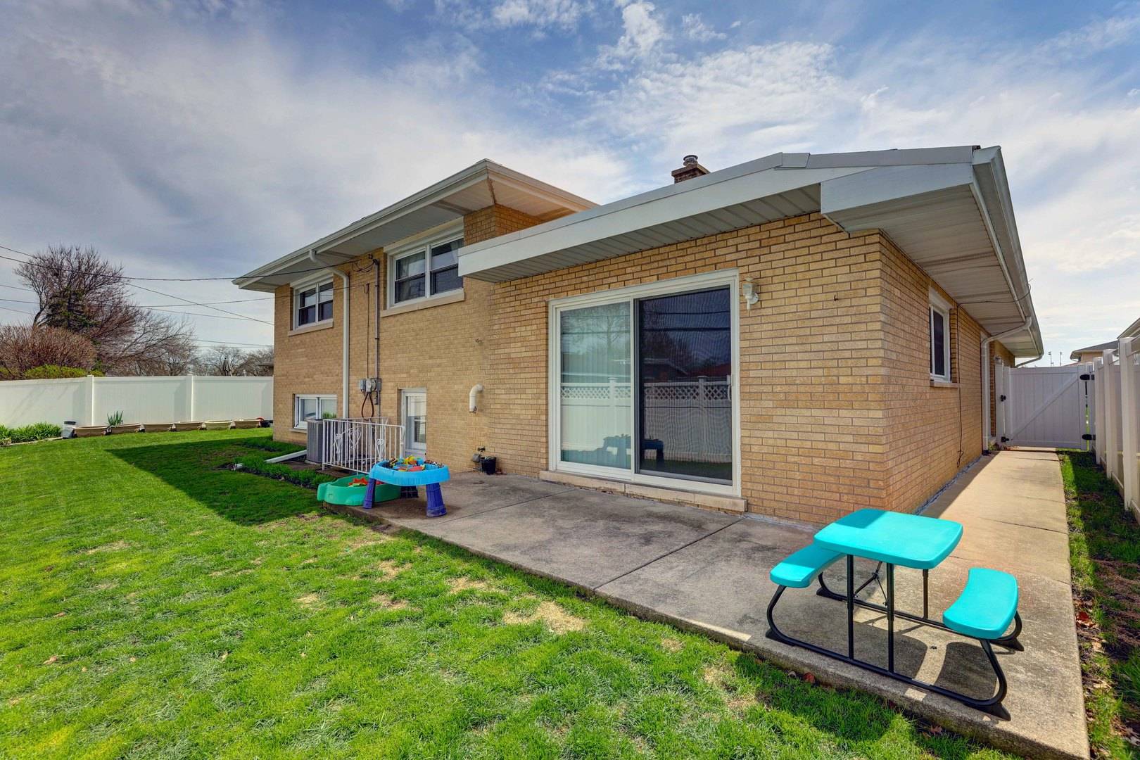 Westchester, IL 60154,10838 Nelson AVE