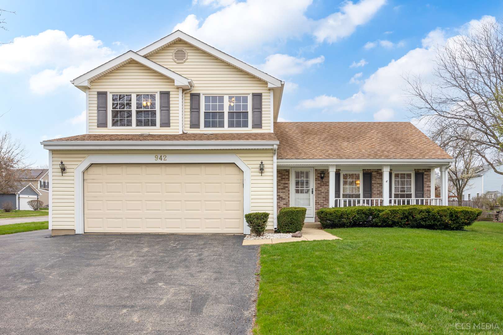 Carol Stream, IL 60188,942 Hill Crest DR