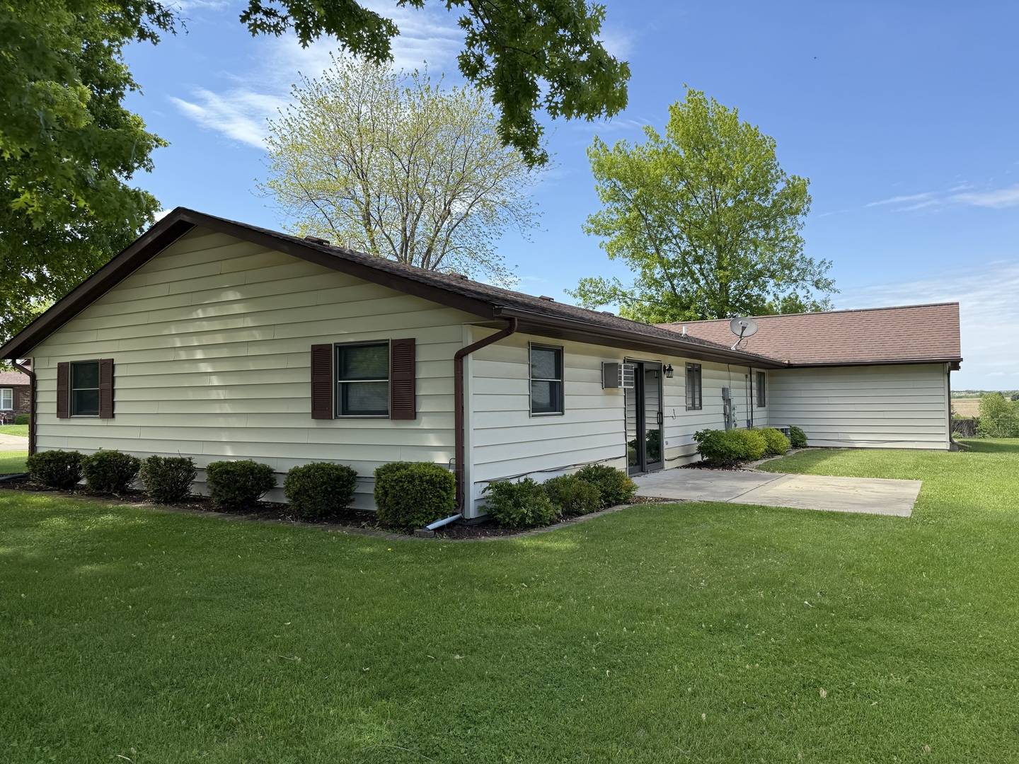 Lena, IL 61048,652 N Star DR #1