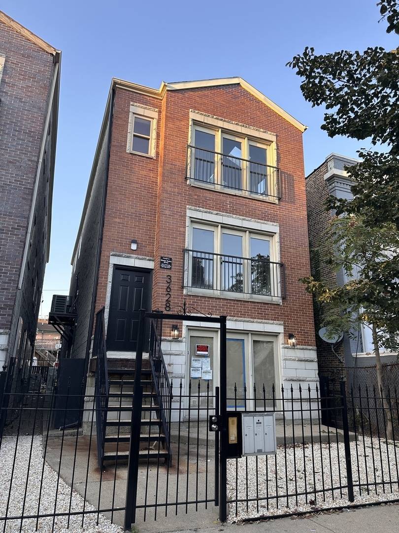 Chicago, IL 60624,3628 W Lexington ST