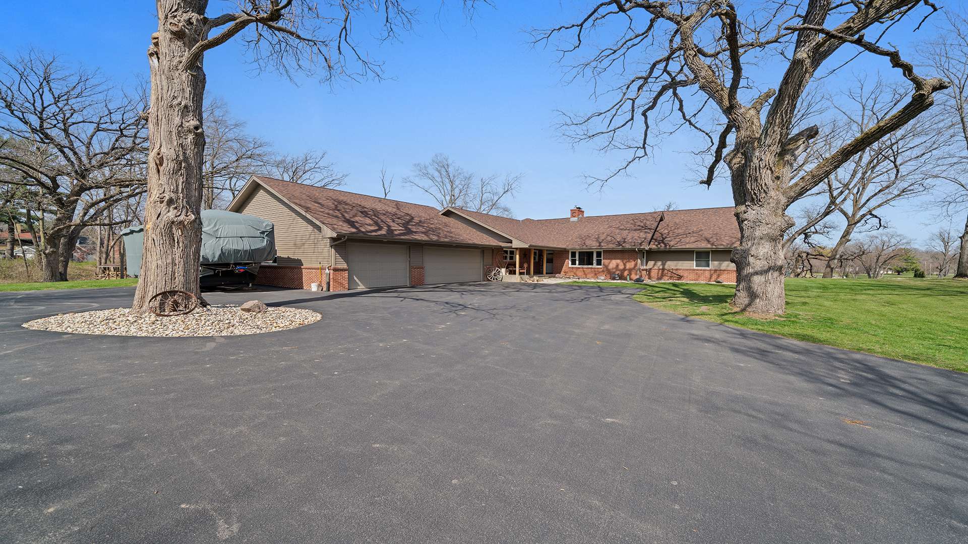 Rockford, IL 61103,1831 Castle DR