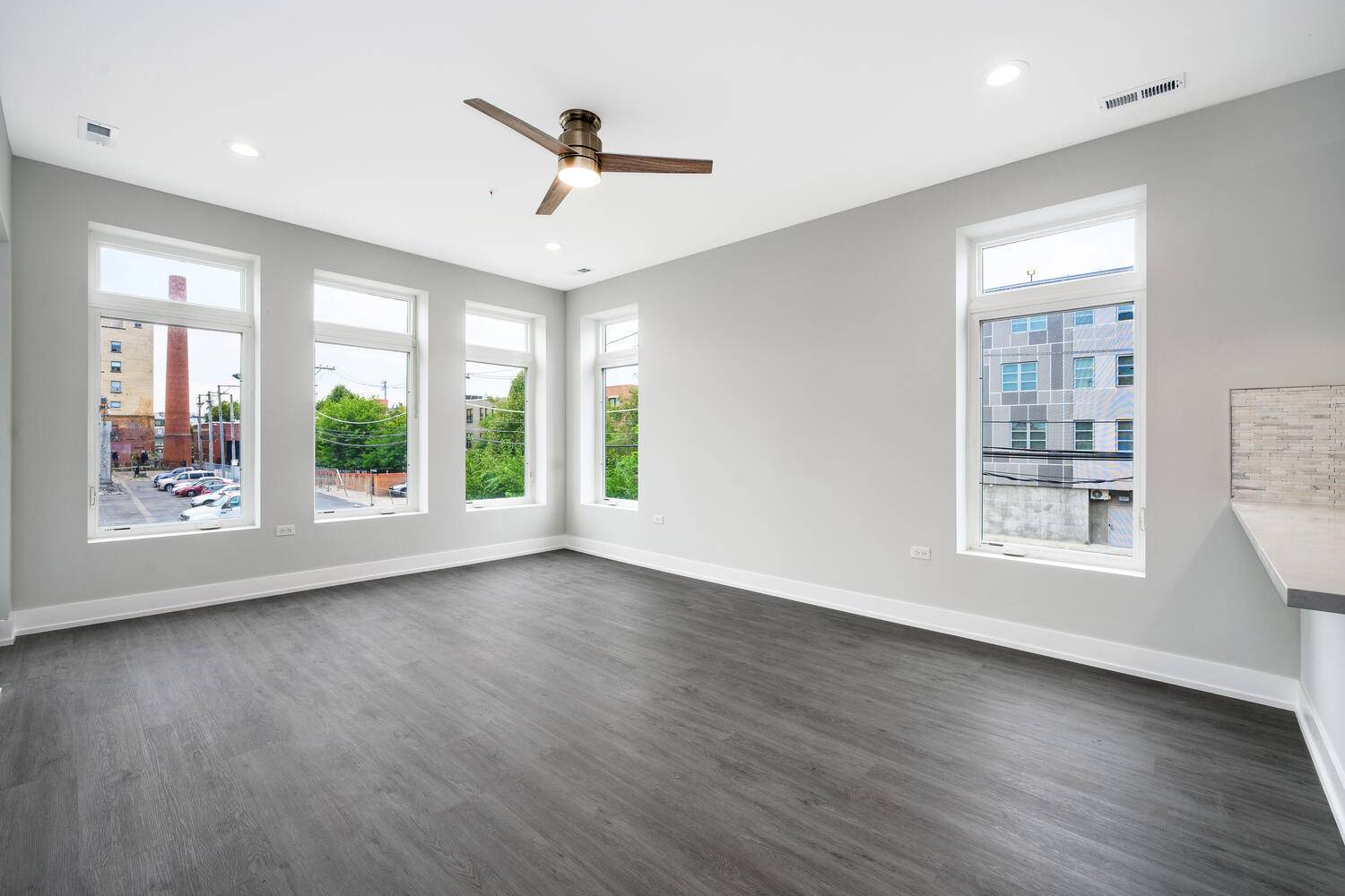 Chicago, IL 60637,825 E 61st ST #414