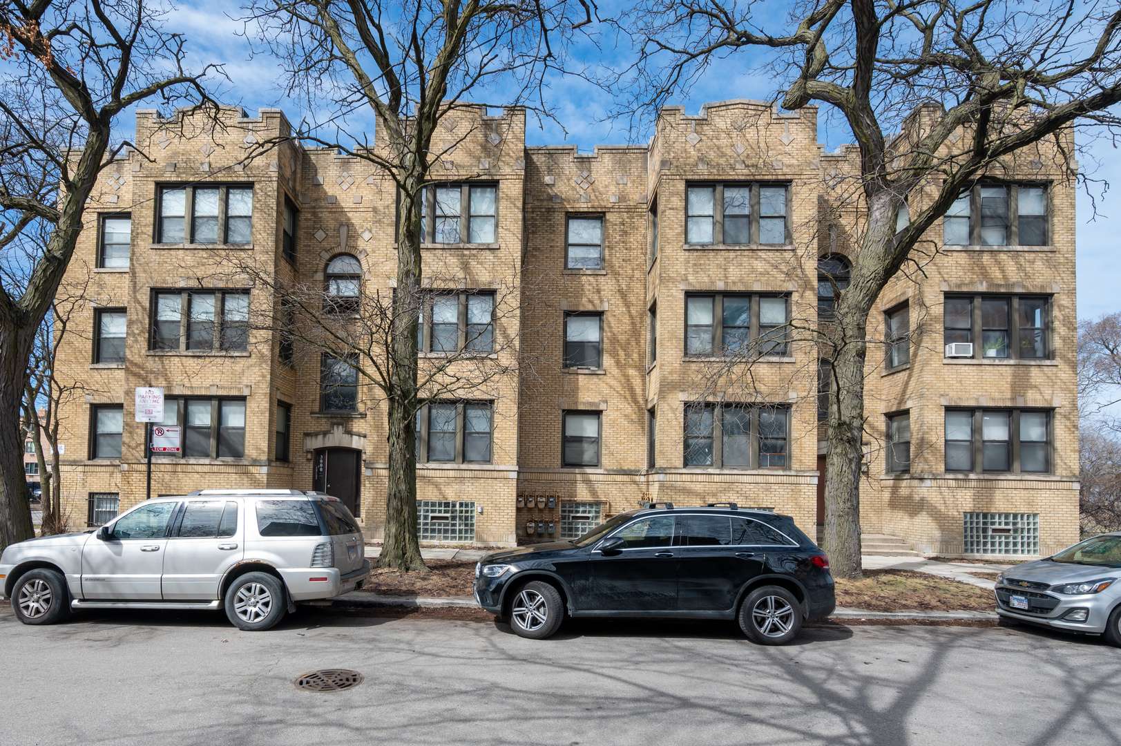 Chicago, IL 60649,3000 E 78th ST