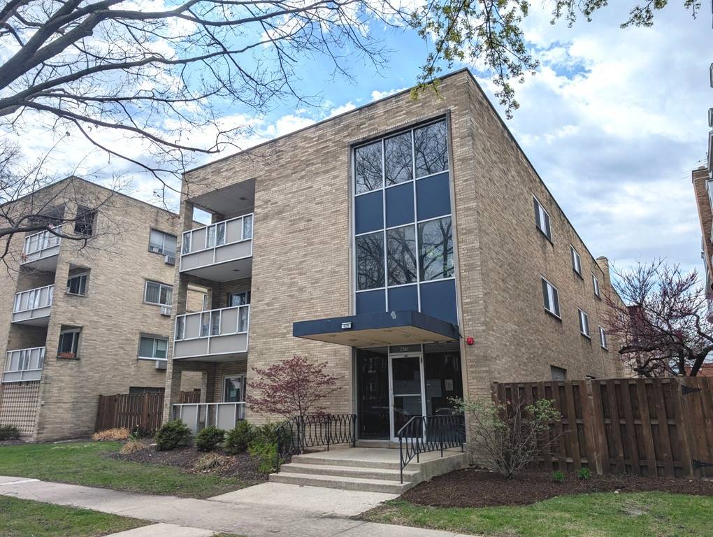 Oak Park, IL 60302,425 Wesley AVE #303