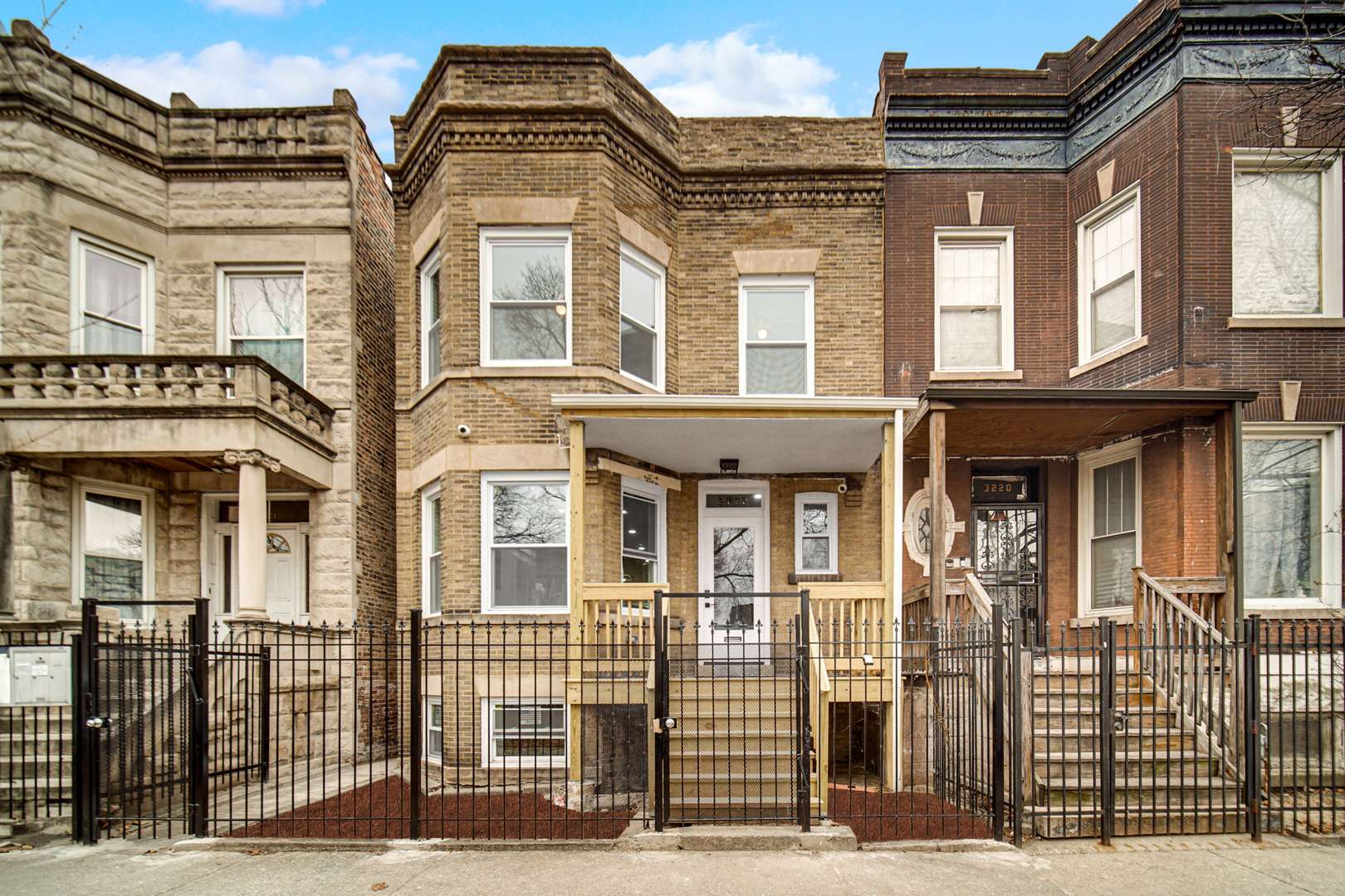 Chicago, IL 60624,3222 W Lexington ST