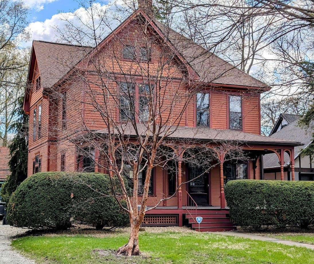 Champaign, IL 61821,907 W Church ST