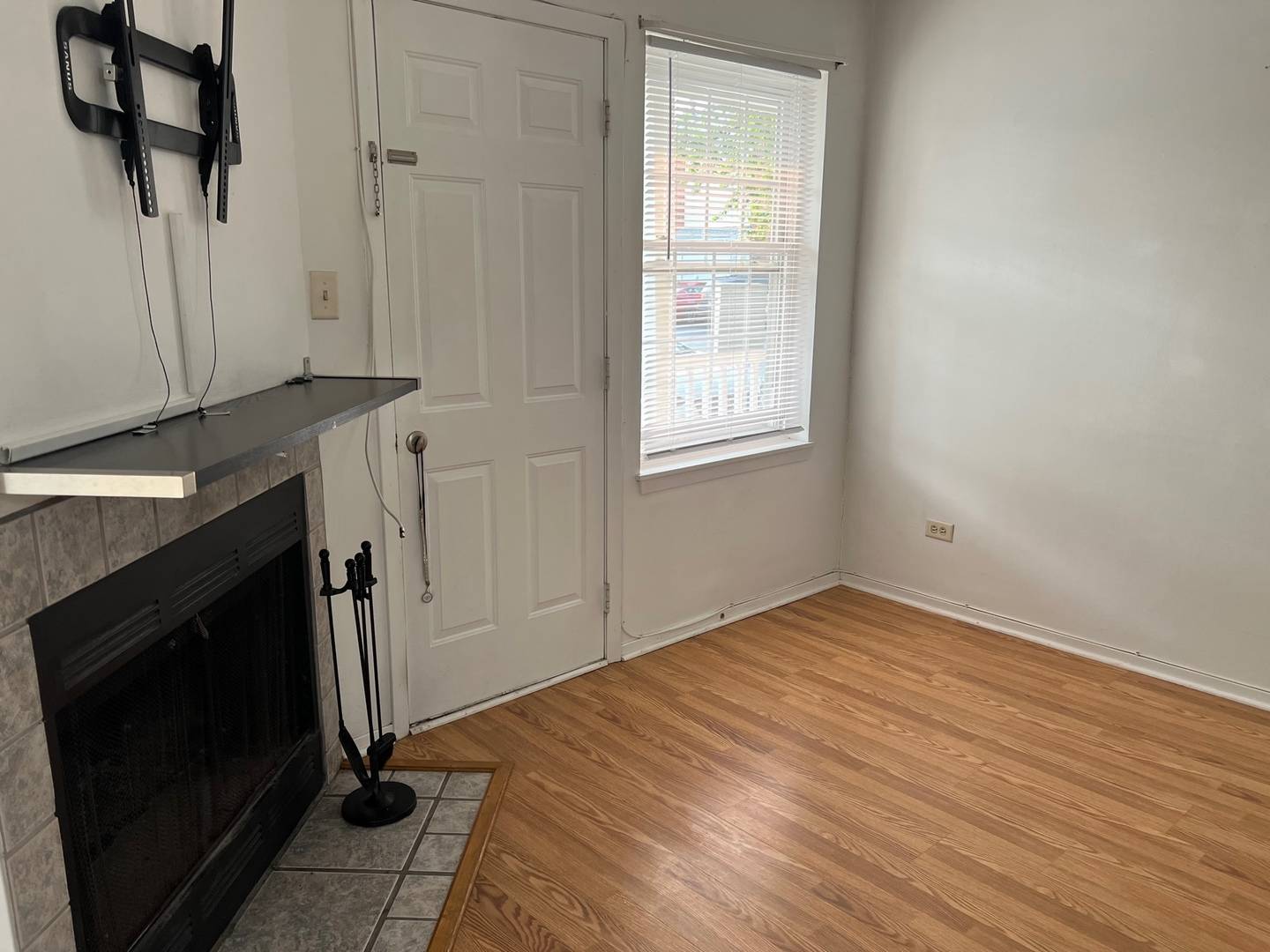Palatine, IL 60074,1313 Wyndham DR #107