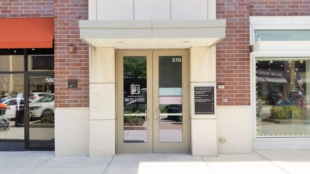 Burr Ridge, IL 60527,570 Village Center DR #201
