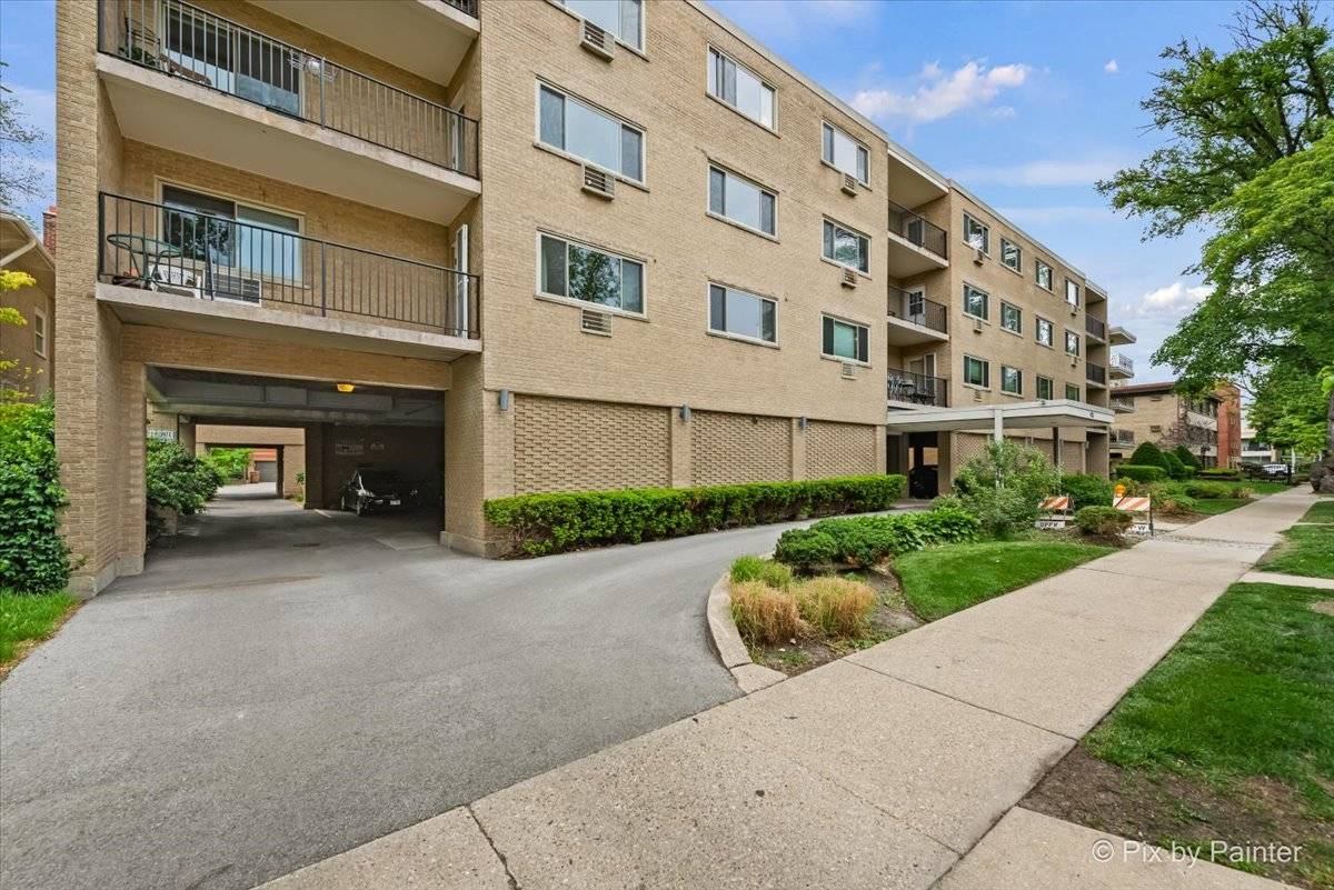 Oak Park, IL 60302,425 Home AVE #2H