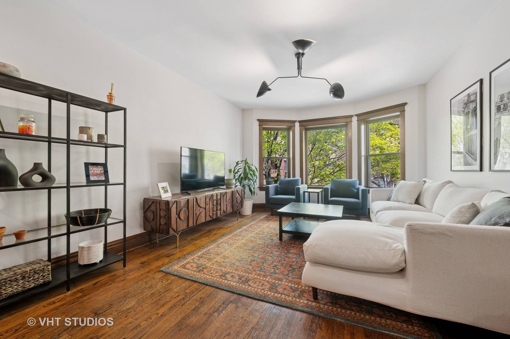 Chicago, IL 60613,845 W Grace ST #2W