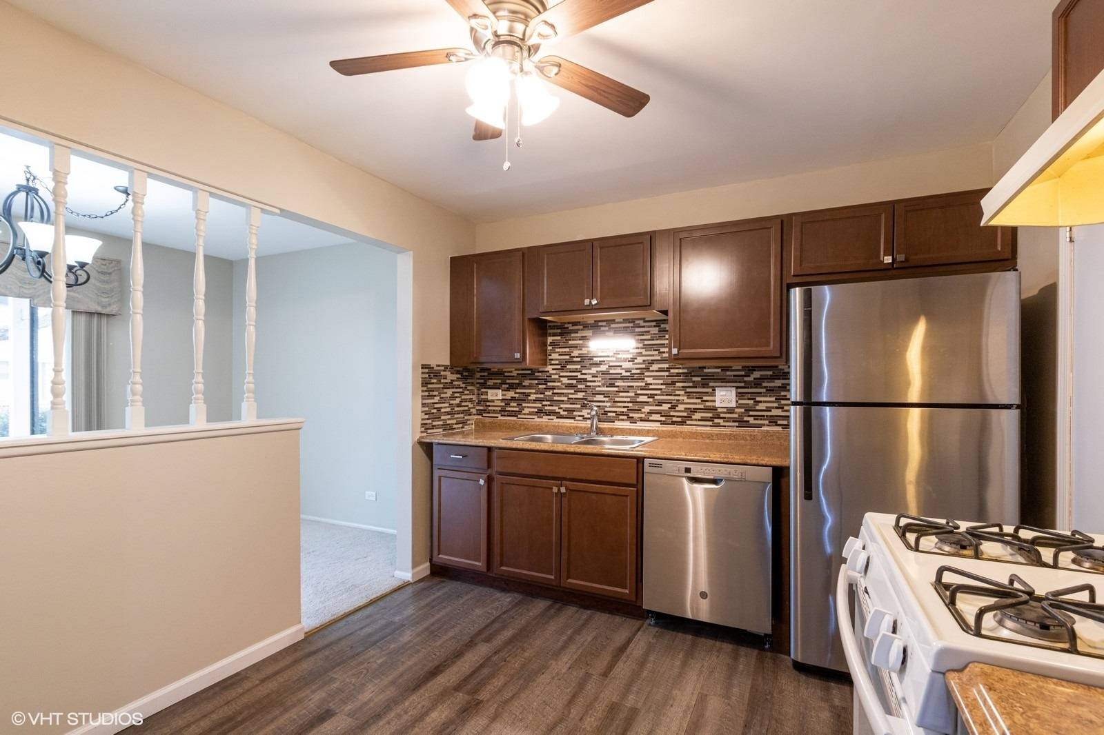 Schaumburg, IL 60193,401 Pinetree LN #B1