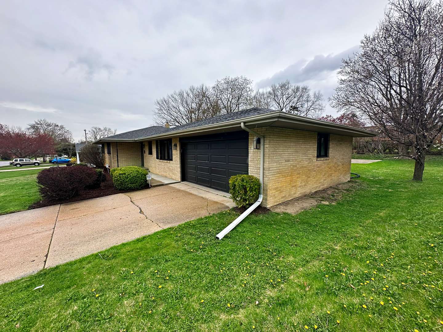 Rockford, IL 61107,5574 Knollwood RD