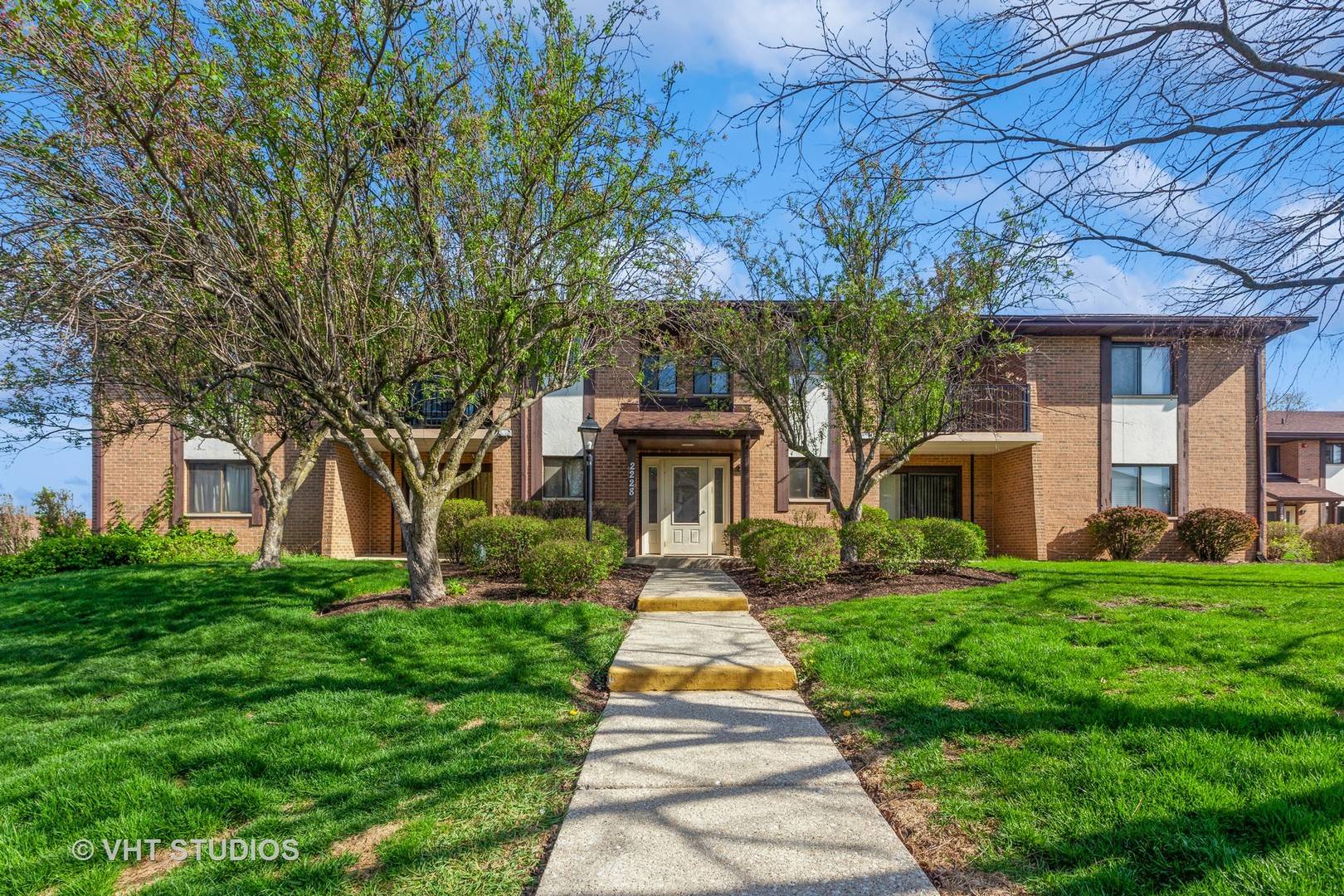 Woodridge, IL 60517,2228 Wharf DR #1401