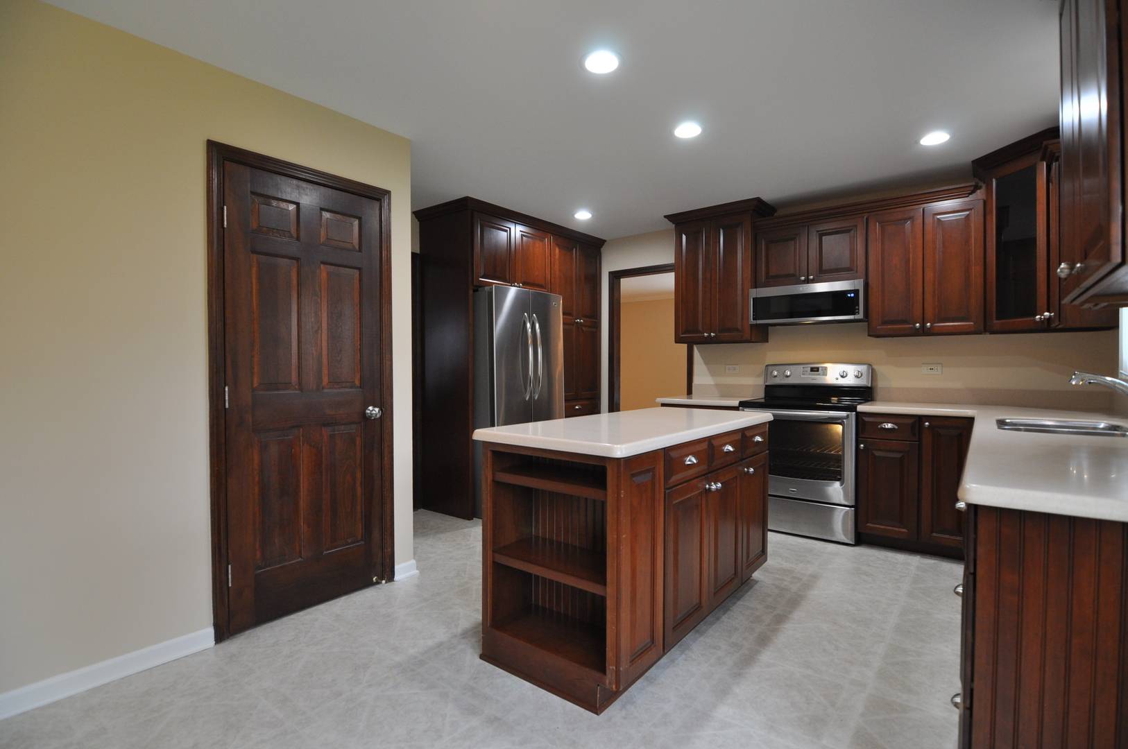Naperville, IL 60563,37 Pottowattomie CT