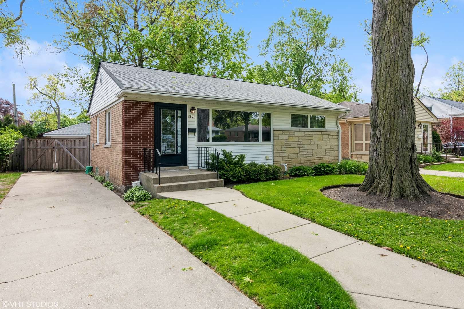 Morton Grove, IL 60053,8901 Mcvicker AVE