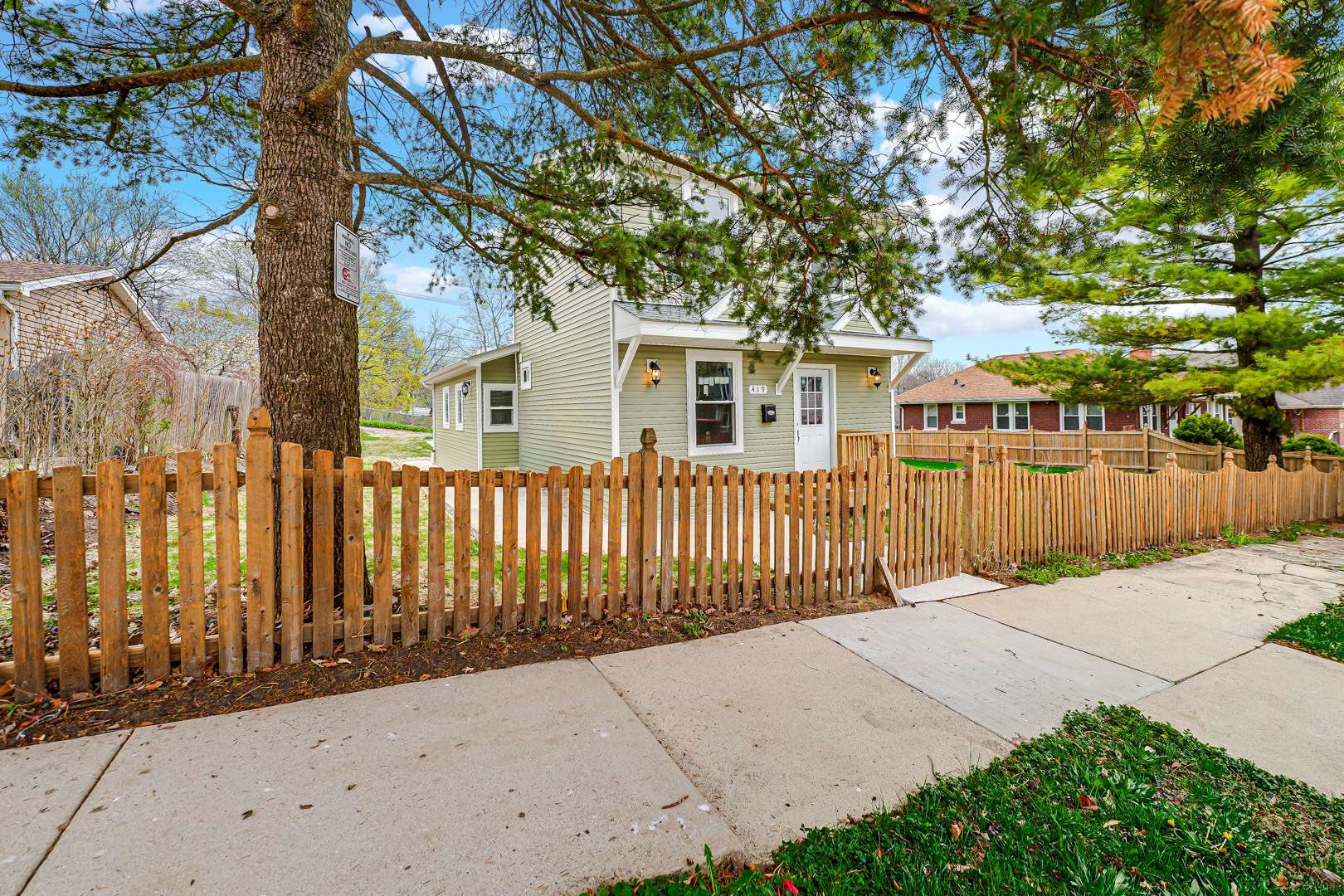 Joliet, IL 60435,419 Oneida ST