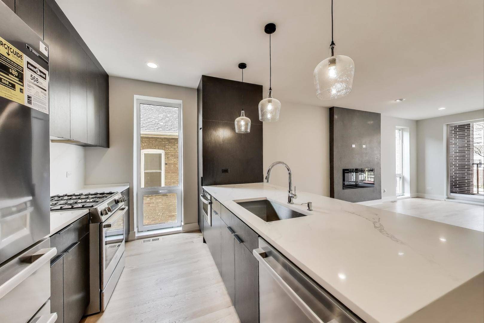 Chicago, IL 60618,3339 N Ridgeway AVE #1S