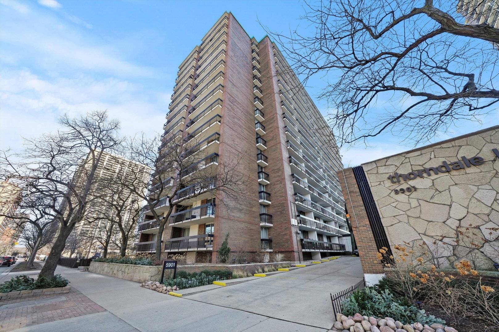 Chicago, IL 60660,5901 N Sheridan RD #2D
