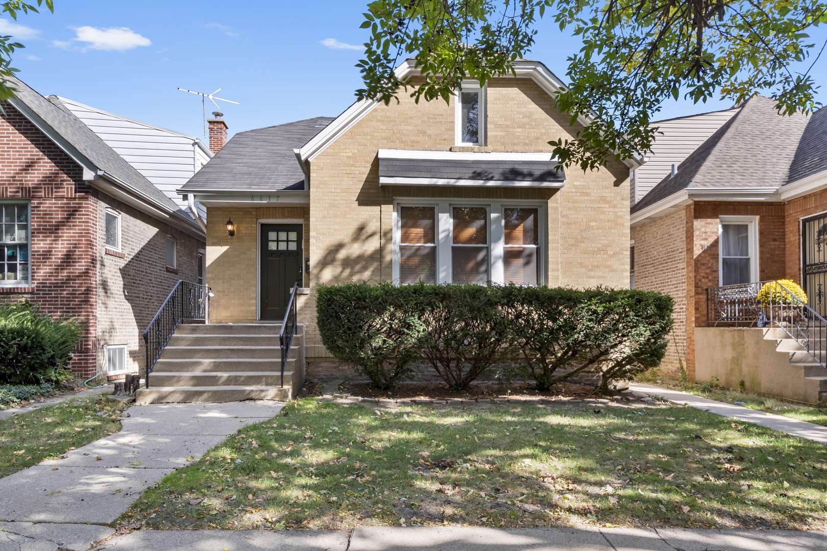 Chicago, IL 60645,6617 N Whipple ST