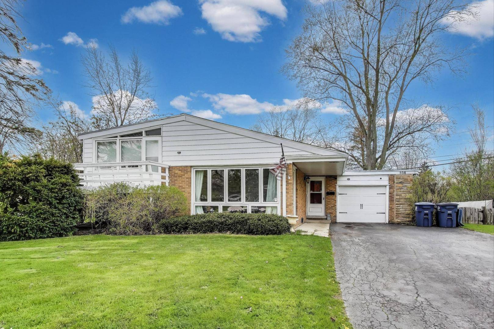 Deerfield, IL 60015,558 Mallard LN