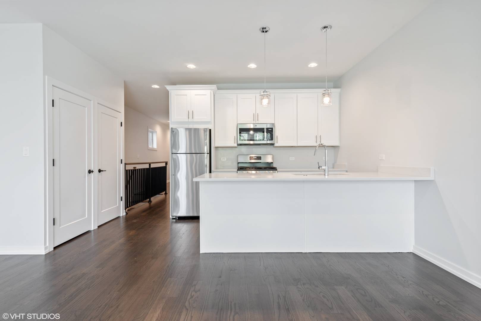 Chicago, IL 60615,4943 S Saint Lawrence AVE #3