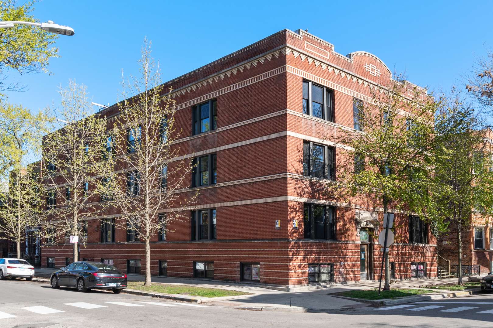 Chicago, IL 60622,2053 W Iowa ST #1
