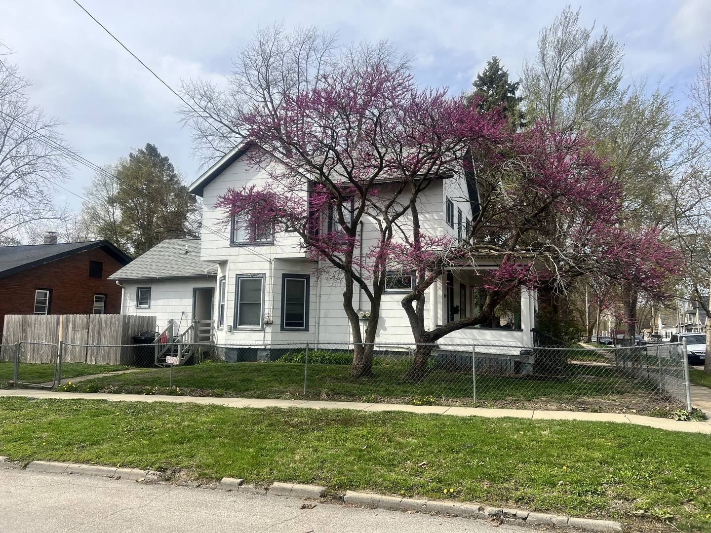 Bloomington, IL 61701,902 N Lee ST