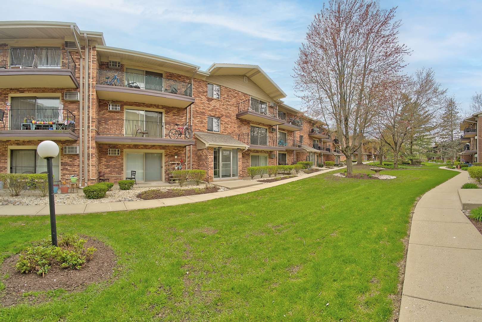 Crestwood, IL 60418,5326 Waterbury LN #1003A