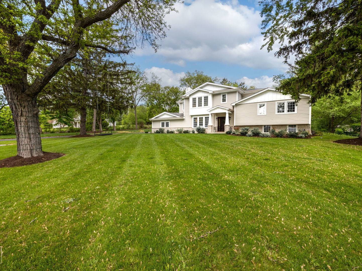Inverness, IL 60010,301 Canterbury LN