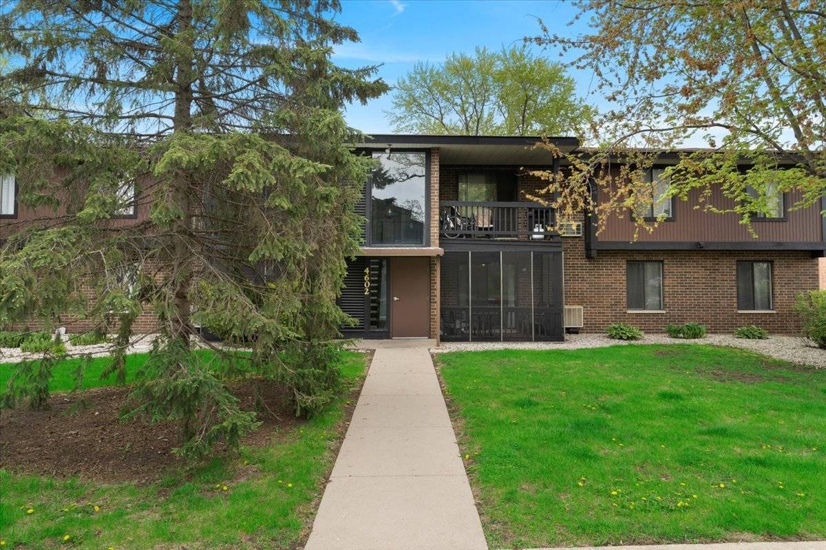 Mchenry, IL 60050,4602 W Northfox LN #2