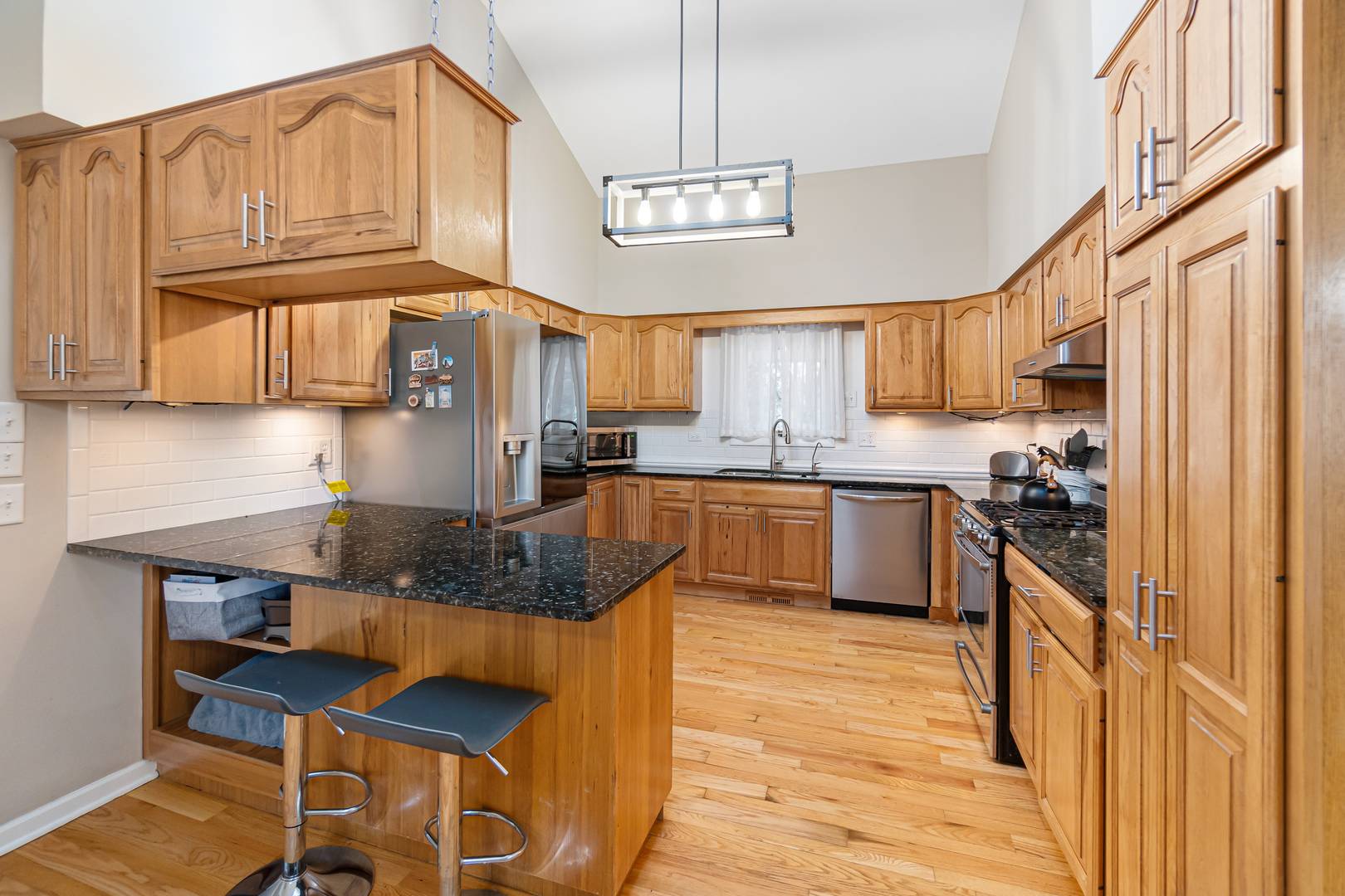 Barrington Hills, IL 60010,14 Surrey LN