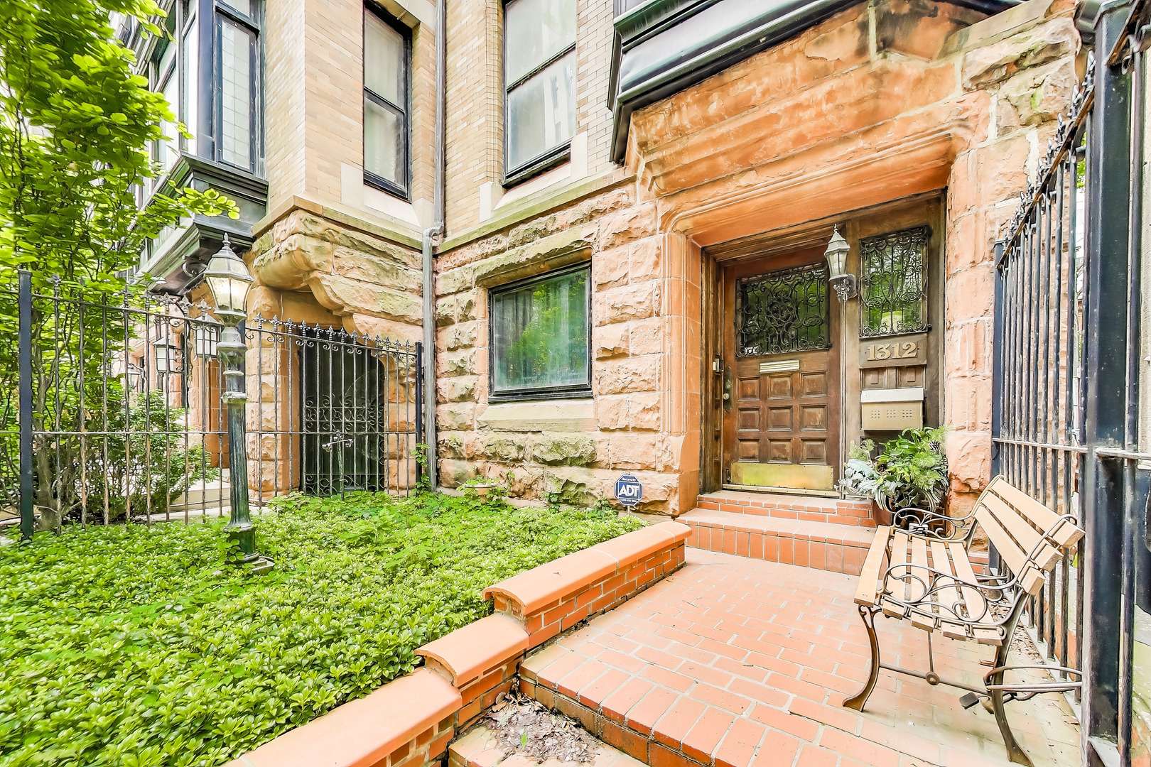 Chicago, IL 60610,1312 N Astor ST